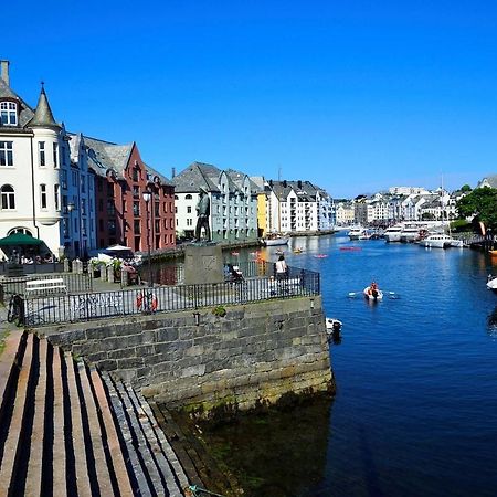 Penthouse By Brosundet, Free Parking Space Ålesund Esterno foto