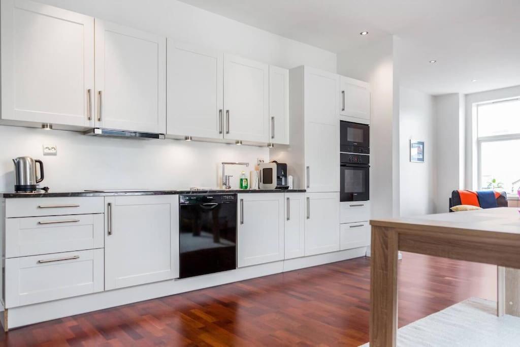 Penthouse By Brosundet, Free Parking Space Ålesund Esterno foto