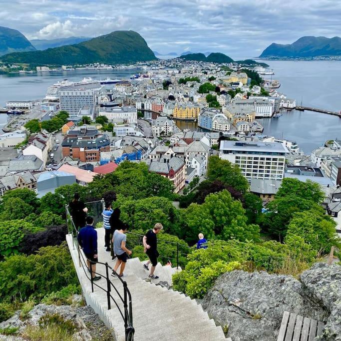 Penthouse By Brosundet, Free Parking Space Ålesund Esterno foto