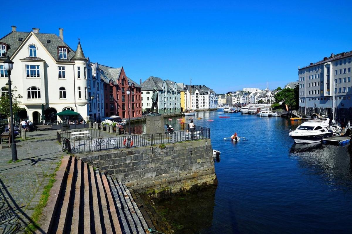 Penthouse By Brosundet, Free Parking Space Ålesund Esterno foto